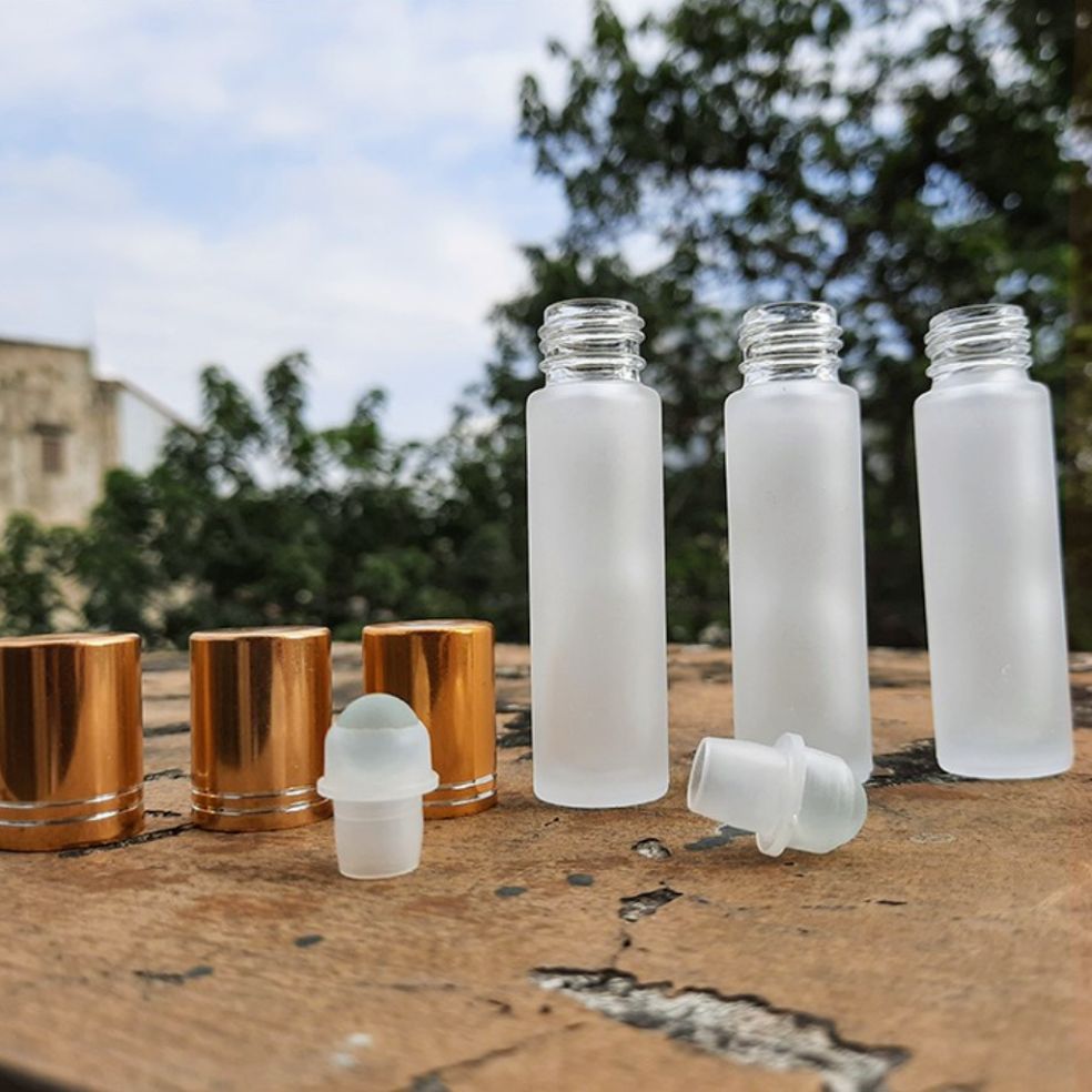 10 lọ bị lăn chiết tinh dầu chai 10ml trắng mờ nắp vang ánh kim