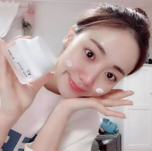 Kem dưỡng trắng da V7 Toning Light (Hộp 15ml)