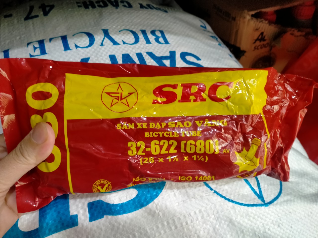 RUỘT (SĂM) XE ĐẠP 680 VAN AV SAO VÀNG