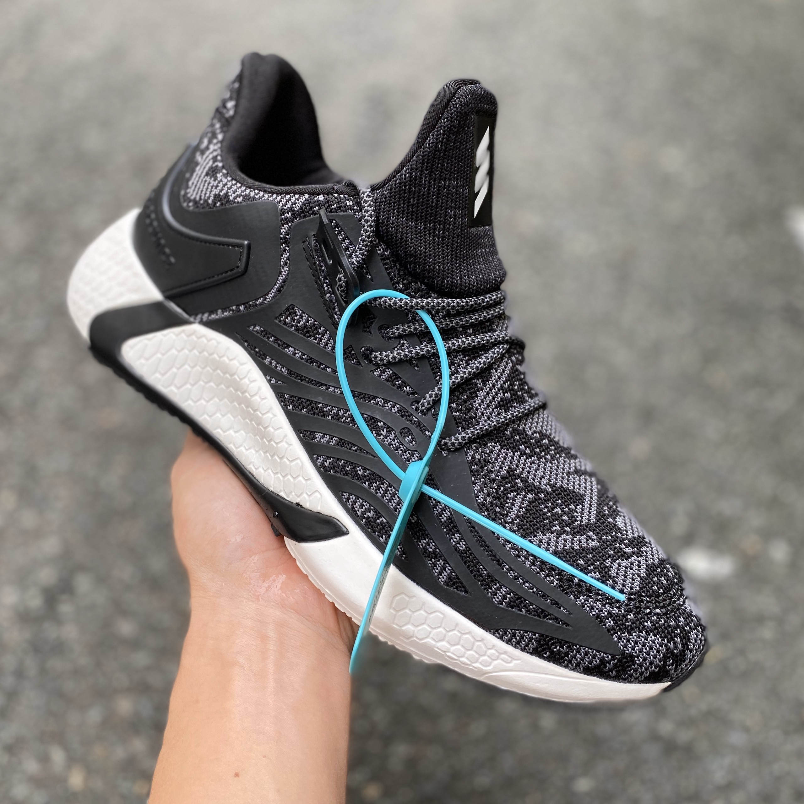 Giầy alphabounce đen đế trắng nam