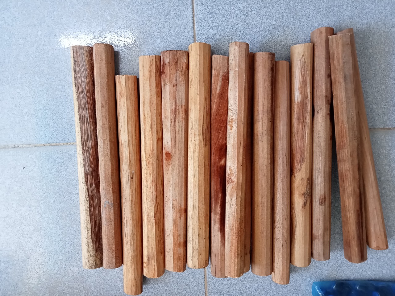 Cán gỗ bằng lăng 38cm dùng làm cán búa giá bán 1 cái