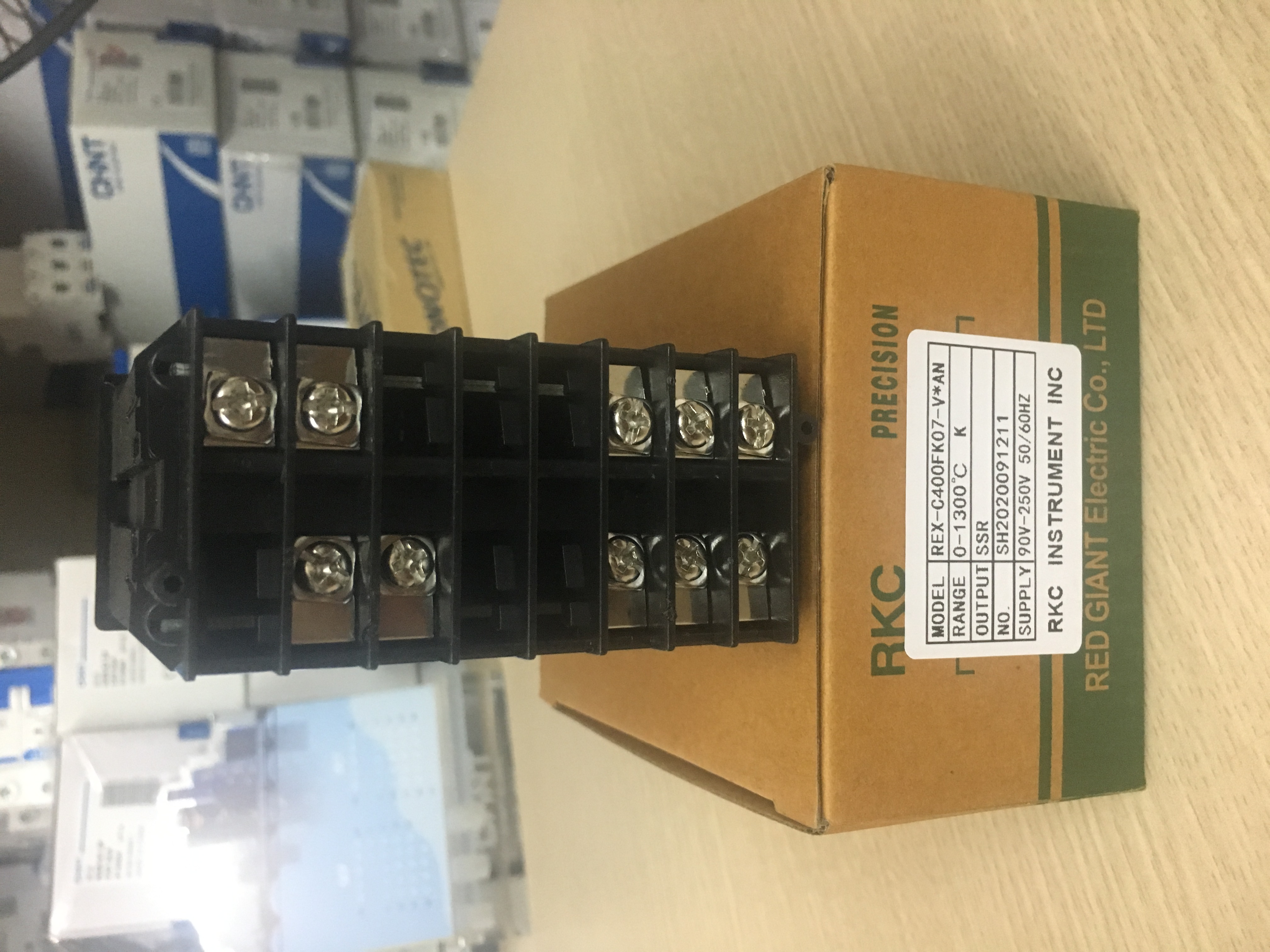Đồng hồ nhiệt độ RKC REX-C400