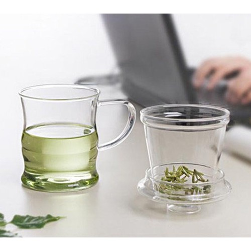 Ly thủy tinh cao cấp có ngăn lọc và nắp