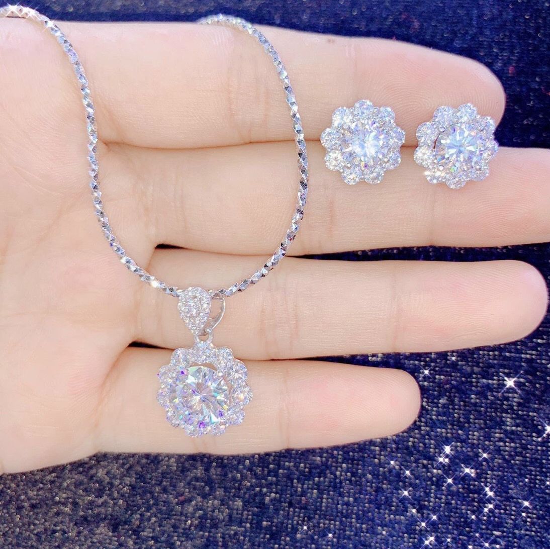 Set Dây Chuyền Và Bông Tai Hoa Tuyết Gai Nhí Bạch Kim - Bền Màu, Thiết Kế Chắc Chắn Giống Thật - UD77231 - QJ - Dùng Đi Tiệc Lên Đồ Sang Chảnh Xinh Đẹp Lên Hình Sáng