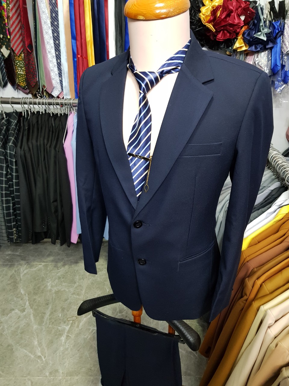 Bộ vest nam trung niên 2 nút form suông màu xanh đen chất liệu vitex cao cấp dày mịn tặng combo phụ kiện cà vạt+ghim cài+hộp đựng