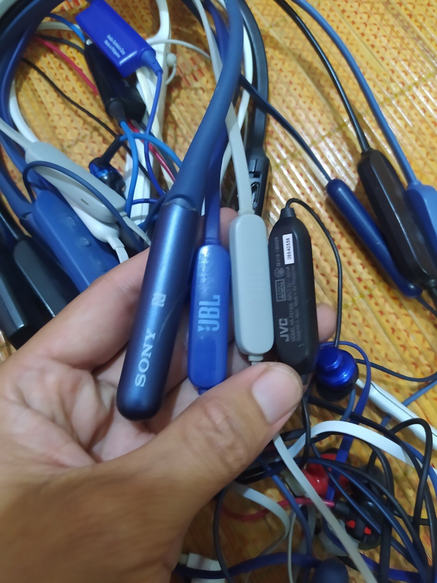 Tai Nghe Blutooth Chính Hãng.
