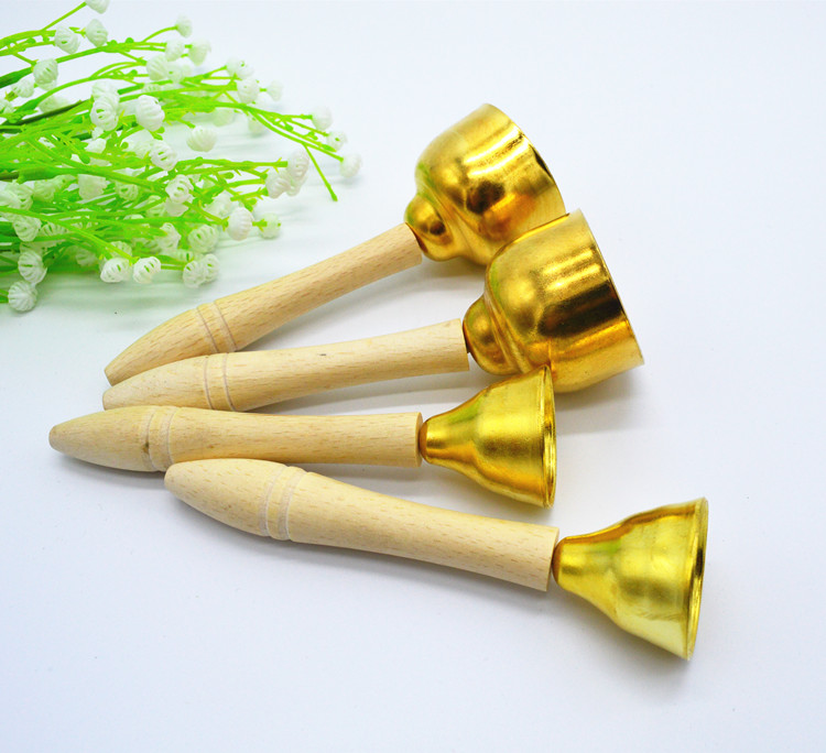 Chuông lắc tay cầm cán gỗ