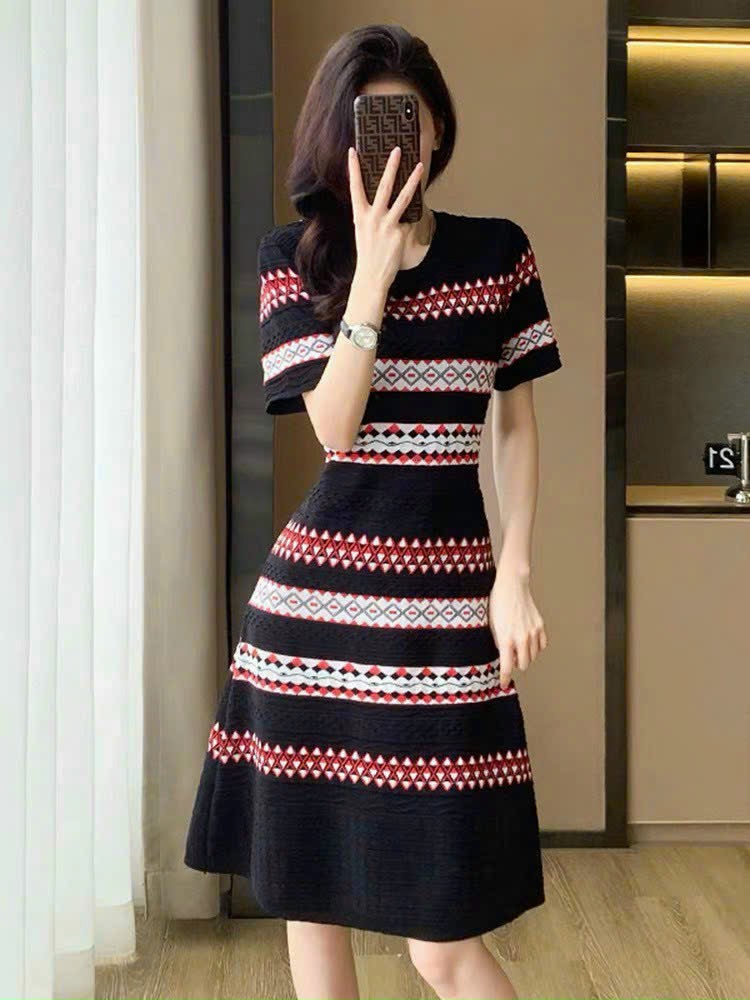 Đầm len hoạ tiết thổ cẩm - ro124 free size loại 1 xinh