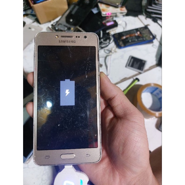 Cụm samsung j2 prime còn màn bị treo .
