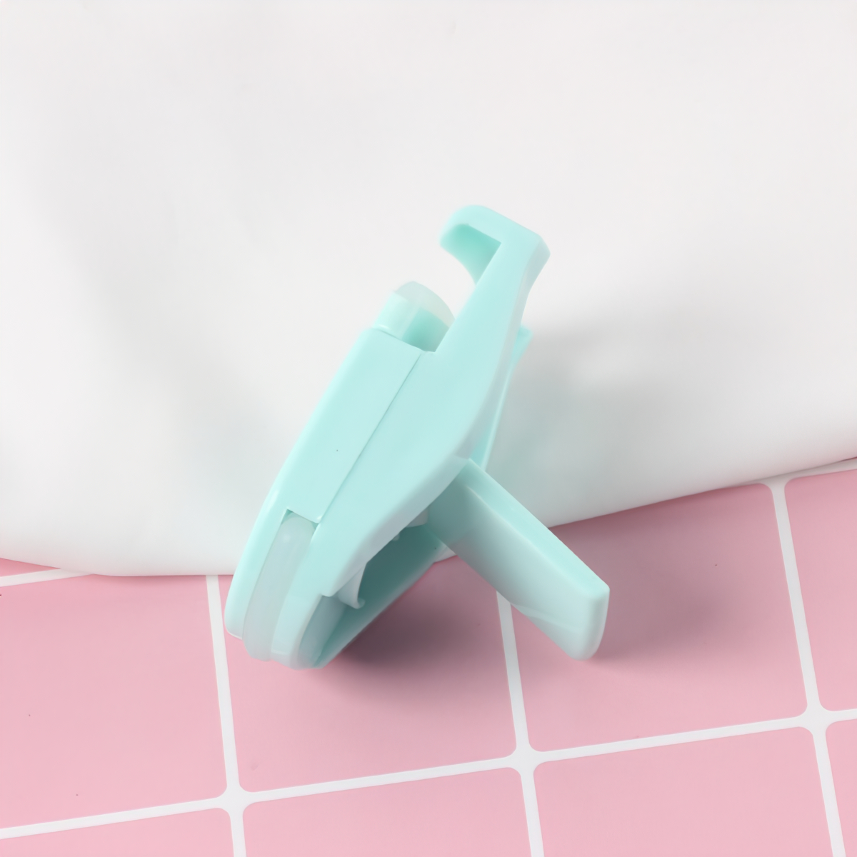 Convenient Handheld Compact Eyelash Extension Tool