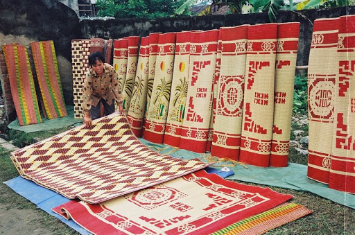 Chiếu cói in hoa giá rẻ loại 1m6