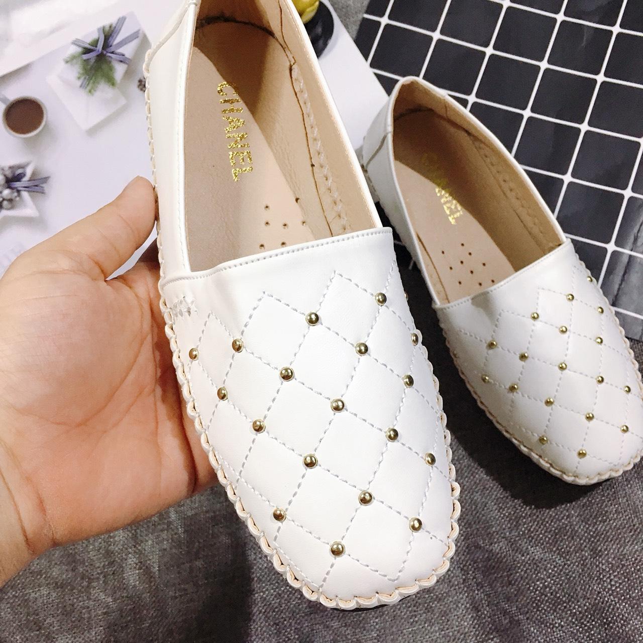GIÀY LƯỜI NỮ , SLIP ON ĐINH TÁN DA MỀM ĐẾ DẺO CỰC DỄ ĐI HOT HIT CỰC KÌ