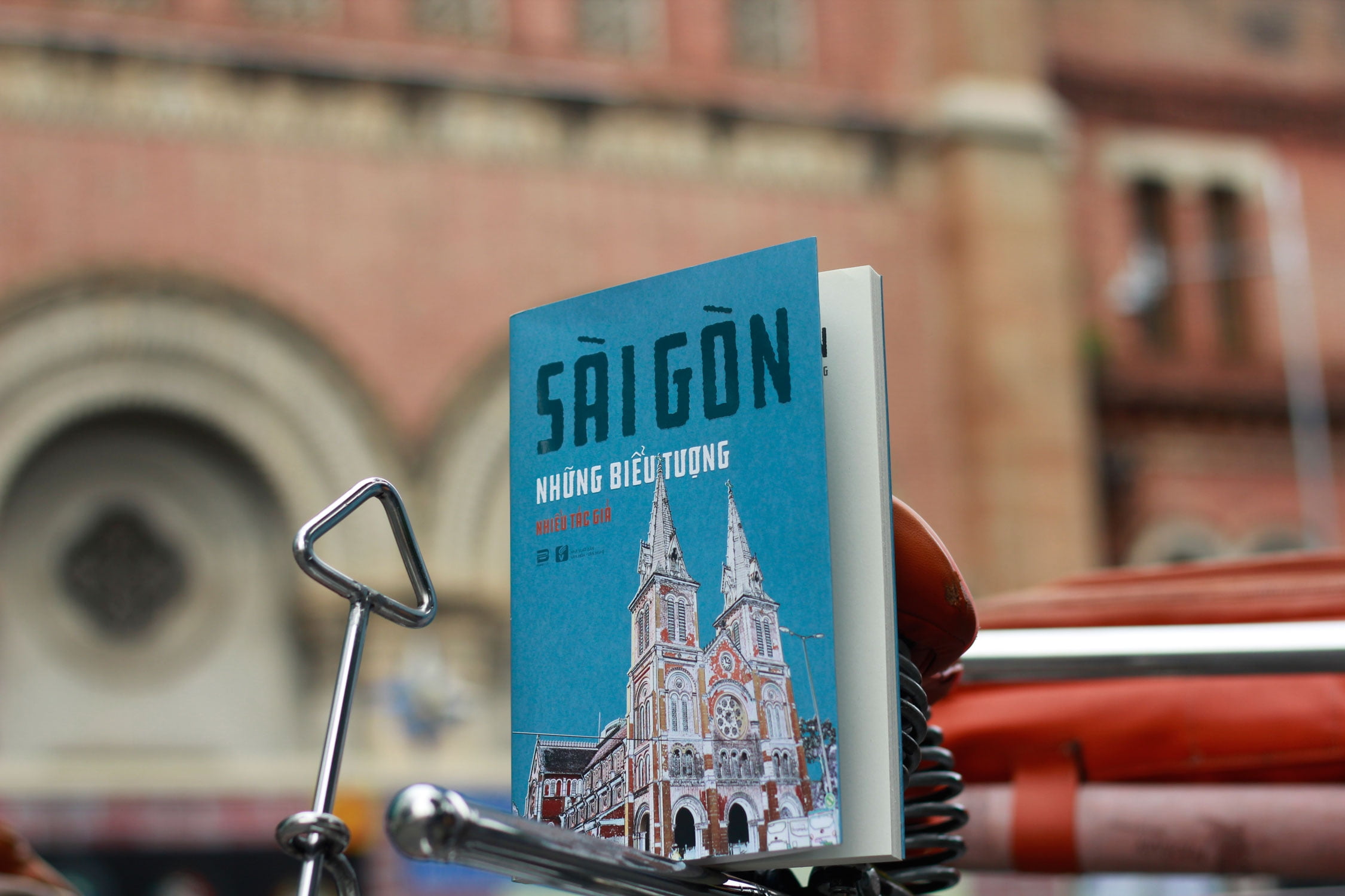 Fahasa - Sài Gòn - Những Biểu Tượng