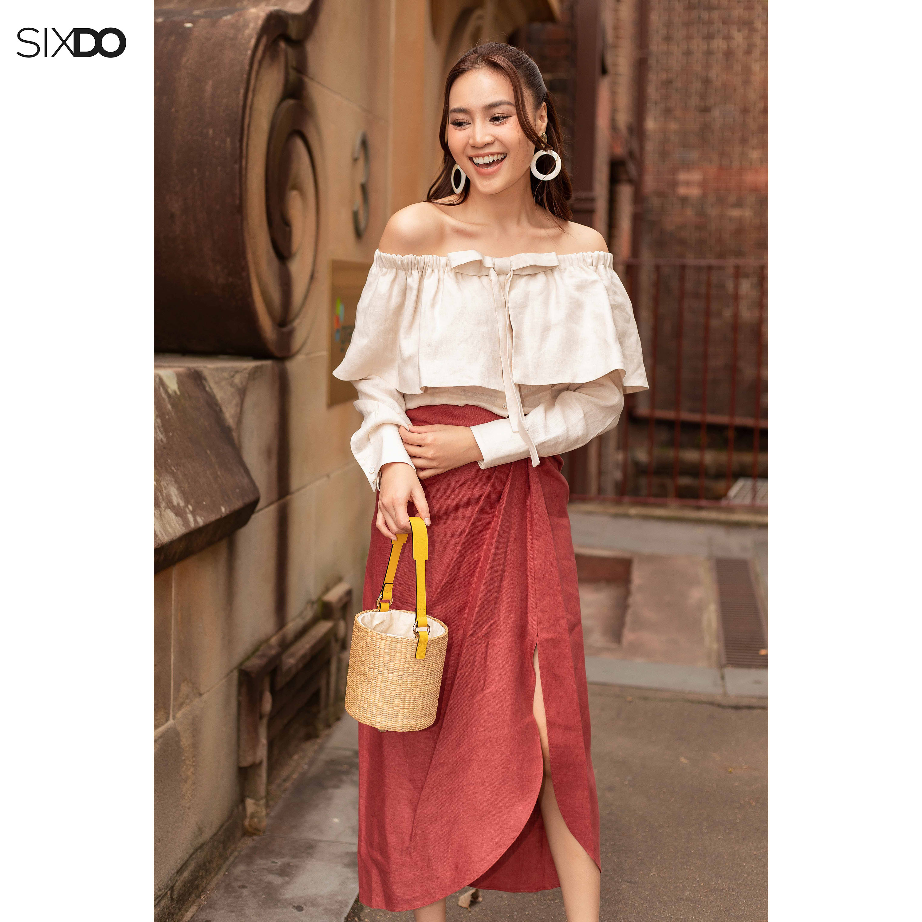 Áo linen nữ trễ vai dài tay SIXDO (Light Beige Off-shoulder Linen Top)