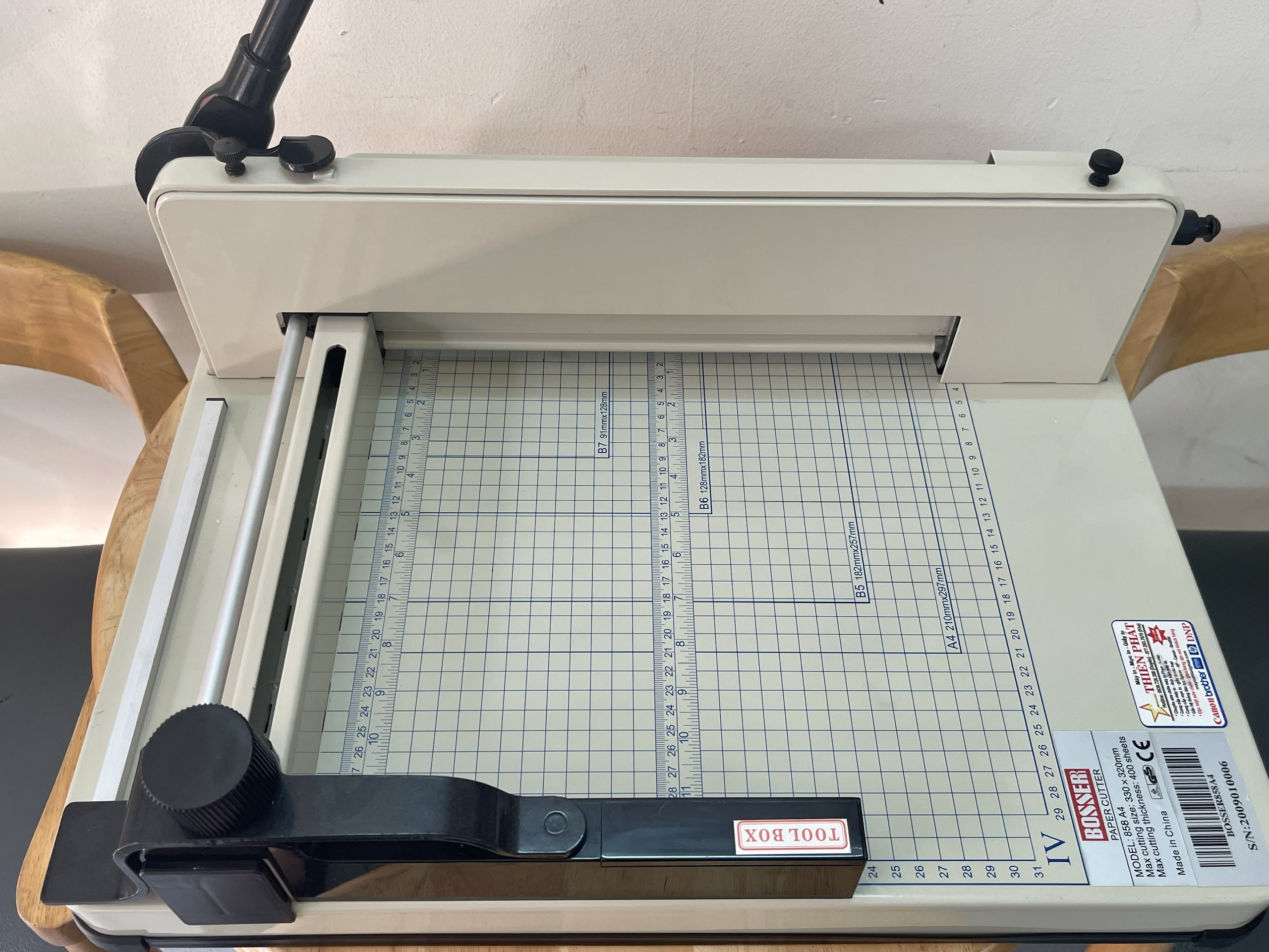 BÀN CẮT GIẤY A4- BOSSER 858