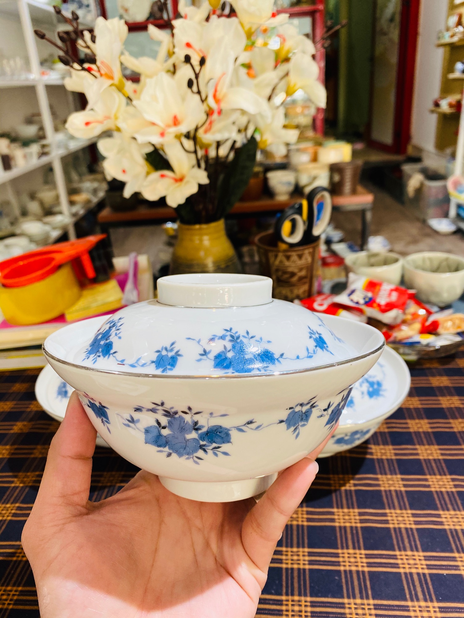 Tô có nắp