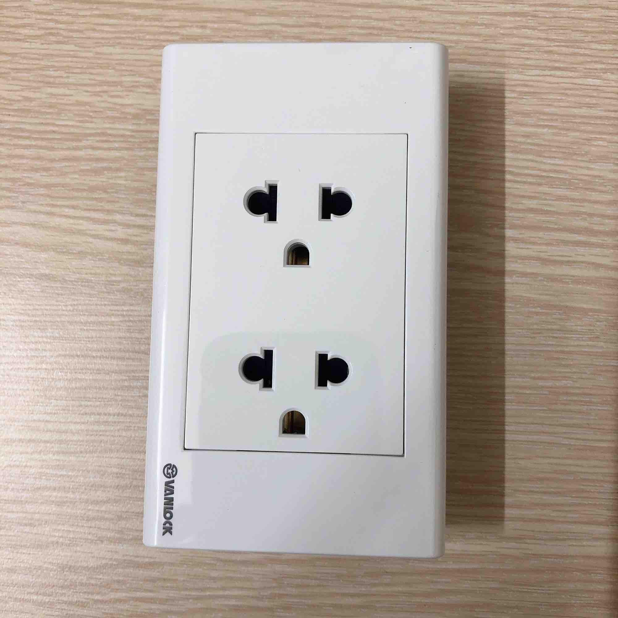 [HCM]Ổ cắm đôi 3 chấu SINO