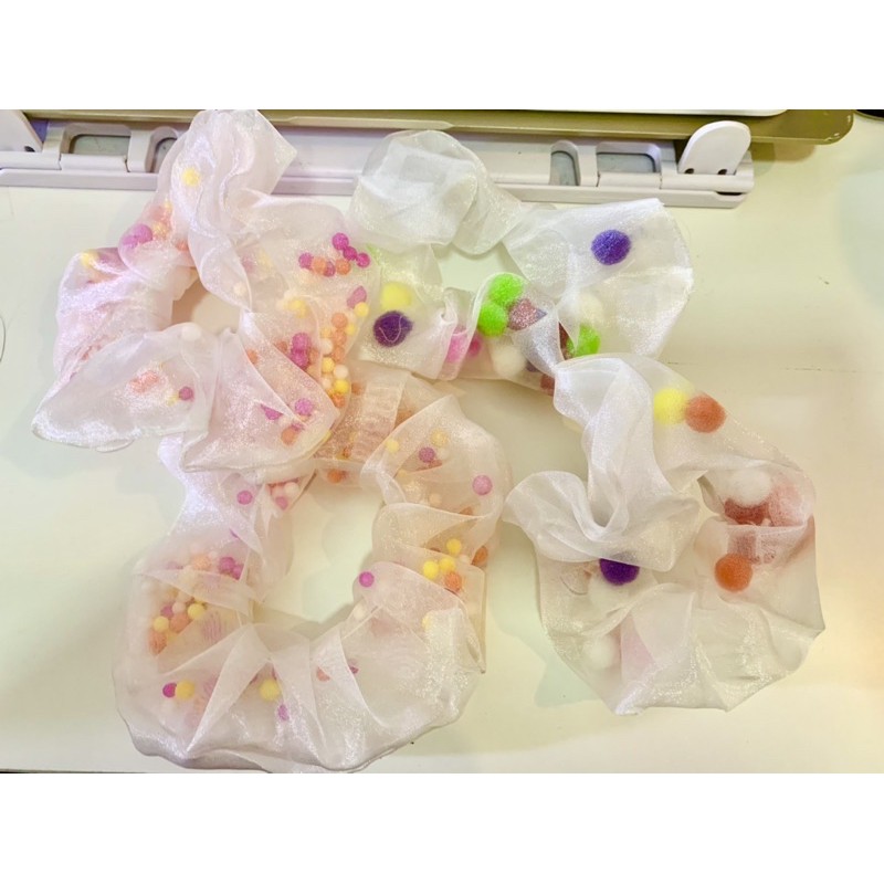 Dây cột tóc Scrunchie POMPOM xinh xắn - goodtimes.sg