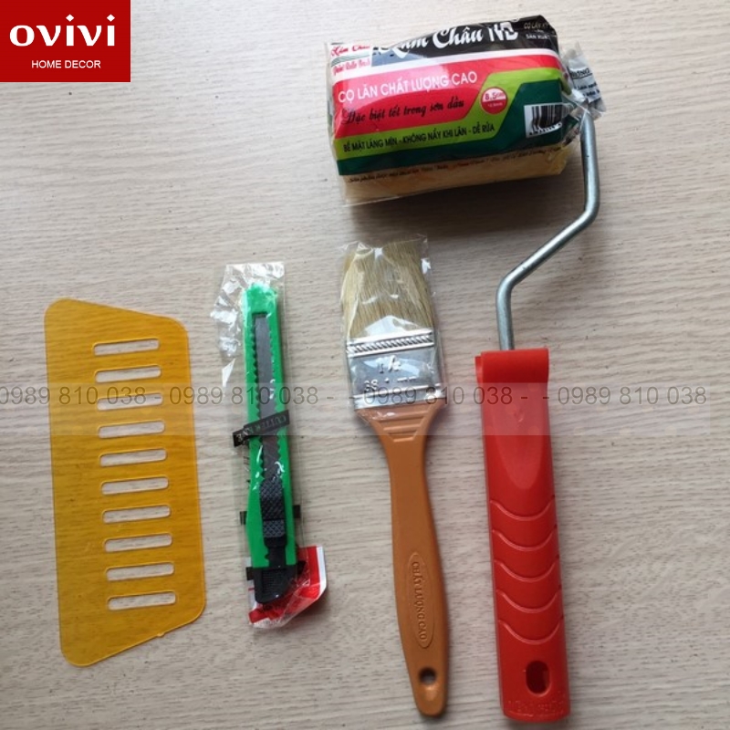 Dụng cụ gạt nhựa dùng để dán giấy dán tường