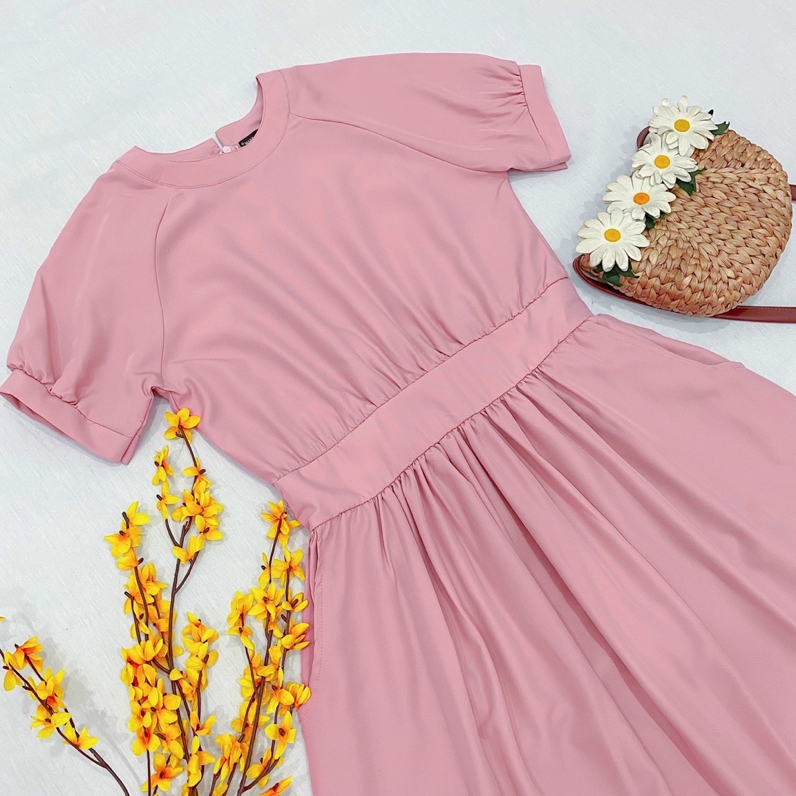 Đầm hồng form dài bo eo