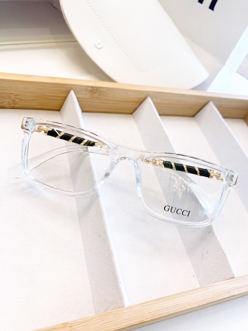Gọng Kính cận gucci 2 màu tắng đen