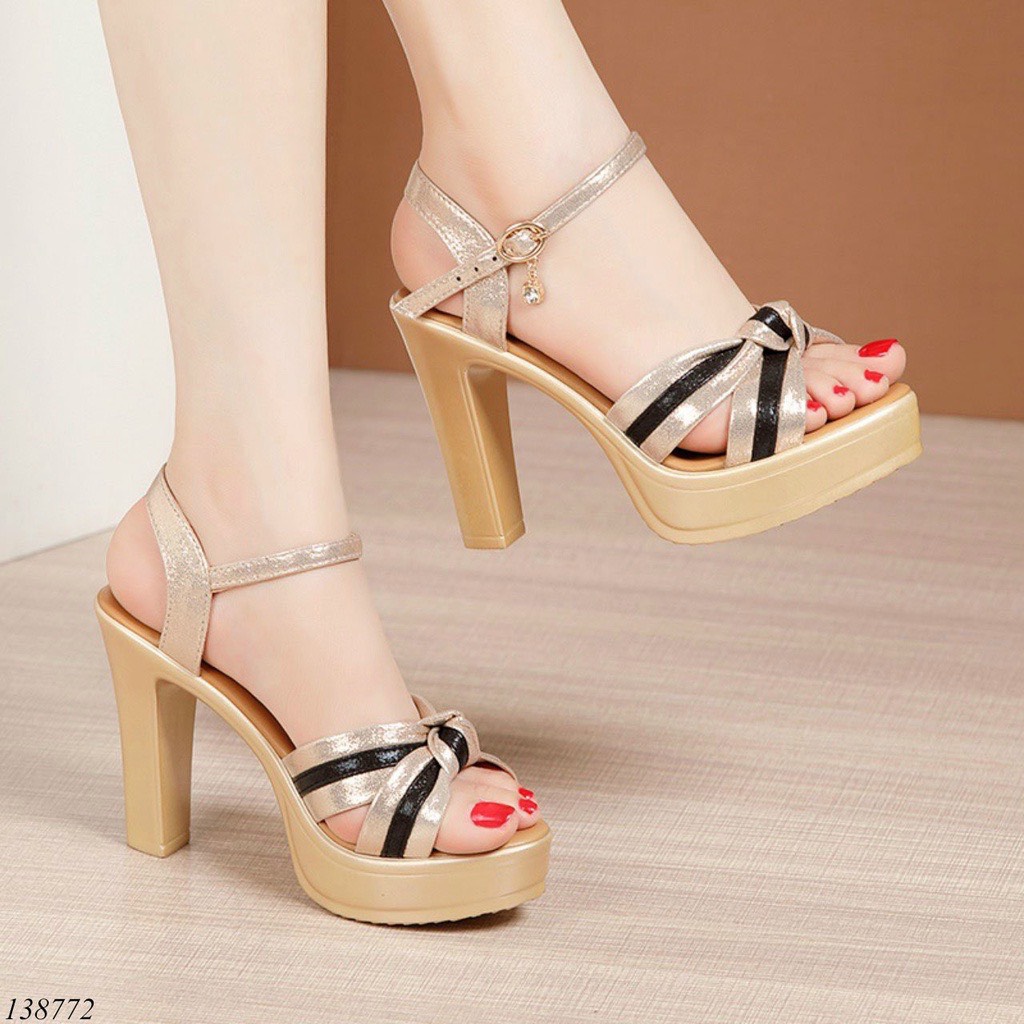 High Heels with Bows in a Beautiful Color Combination