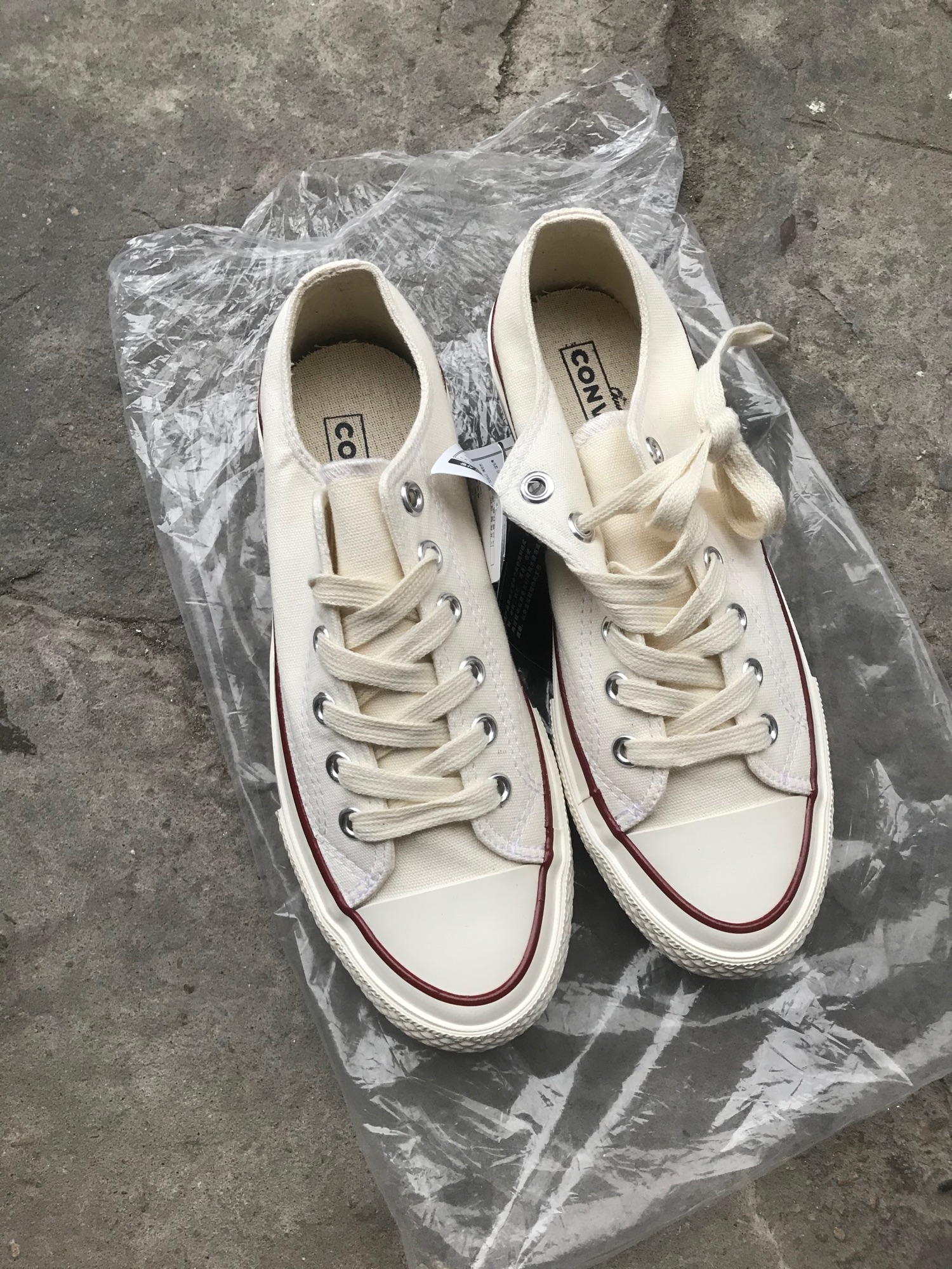 GIÀY CONVERSE 1970s TRẮNG THẤP CỔ (Mũi bóng, lót xanh)