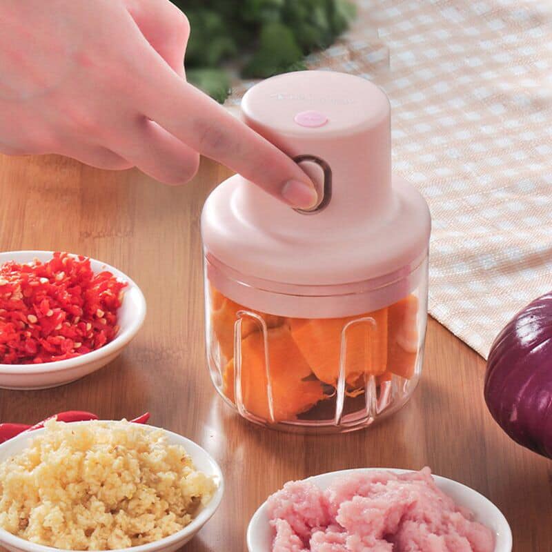 Máy xay tỏi ớt mini tích điện giúp xau tỏi ớt nhanh chóng tiện lợi, thiết kế tích điện dễ dàng di chuyển sử dụng