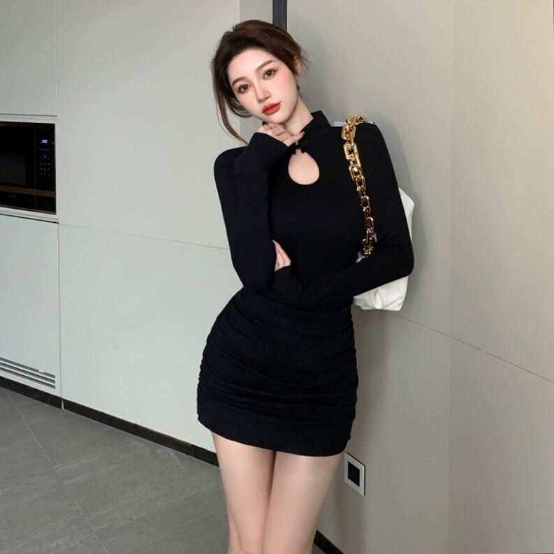 Sườn Xám Dài Tay Màu Đen Vải Thun