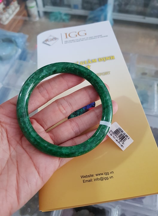 Vòng Tay Bản Liền Đá Ngọc Cẩm Thạch Vip Kèm Kiểm Định