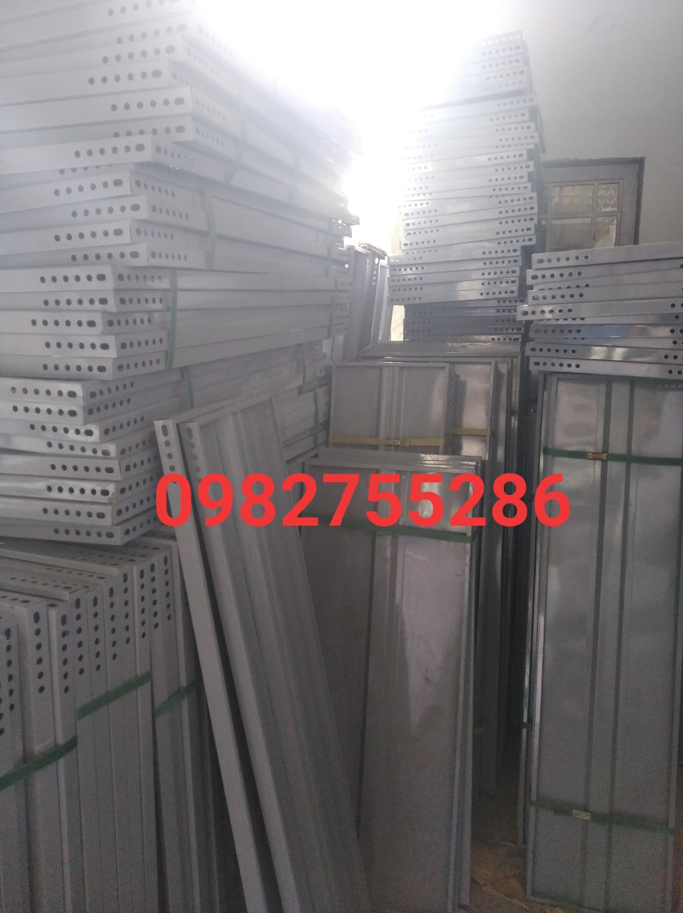 mâm kệ sắt v lỗ (30*100)