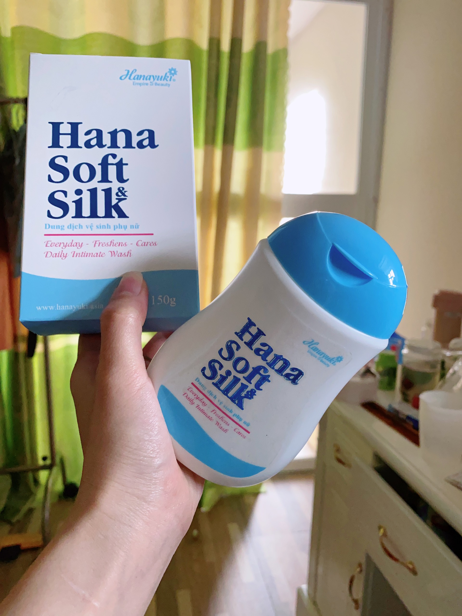 Dung Dịch Vệ Sinh Phụ Nữ Hana Soft Silk Hanayuki 150ml