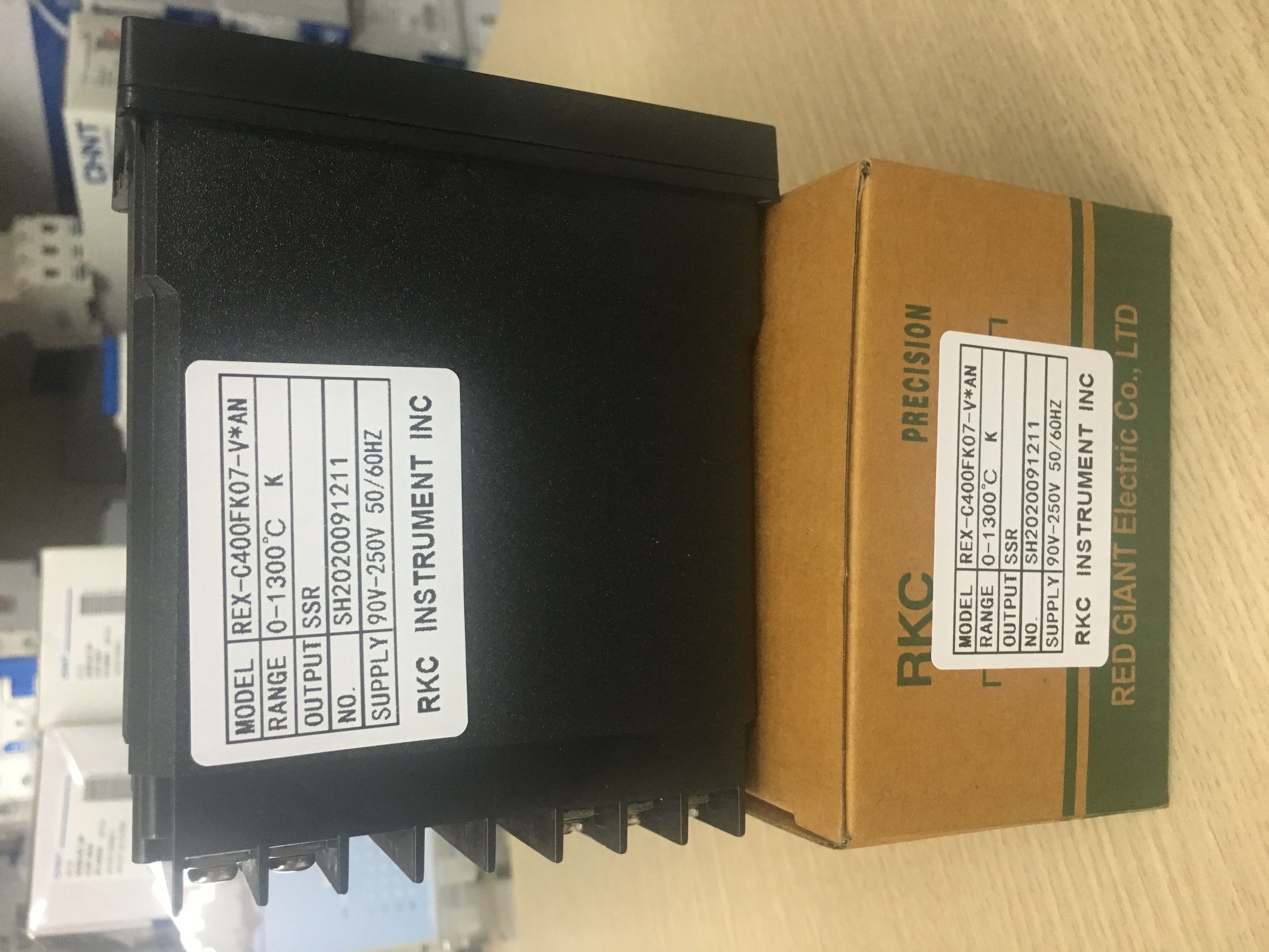 Đồng hồ nhiệt độ RKC REX-C400