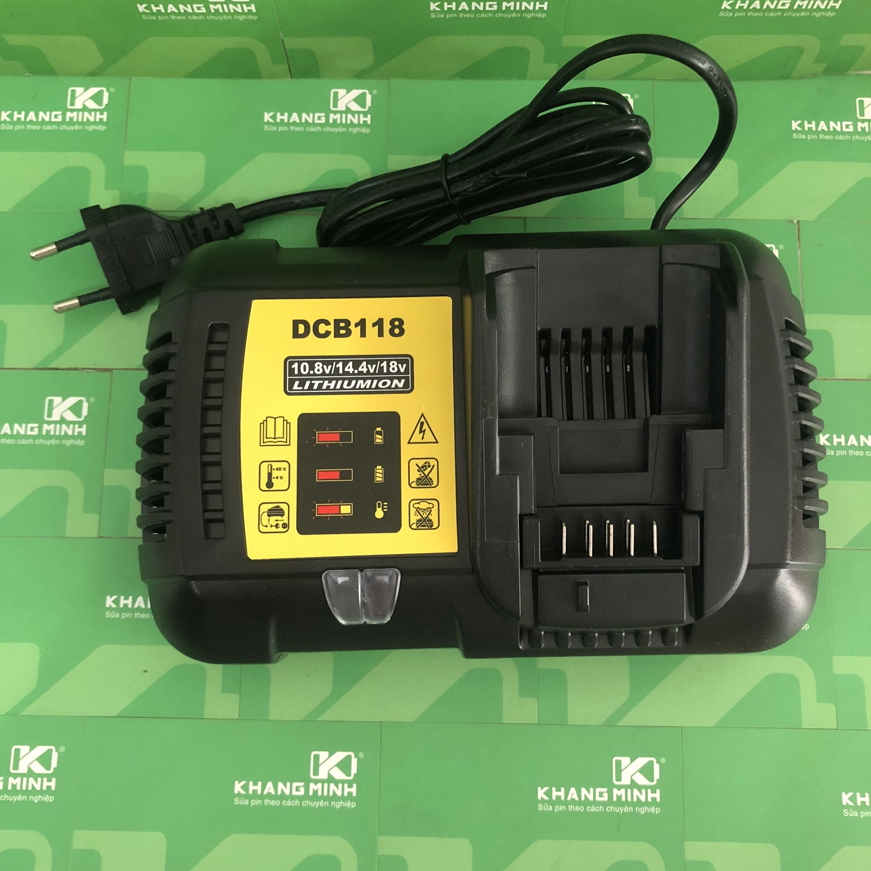 Sạc pin Dewalt 10.8V - 14.4V - 20V Li-ion trượt dùng điện 220V AC