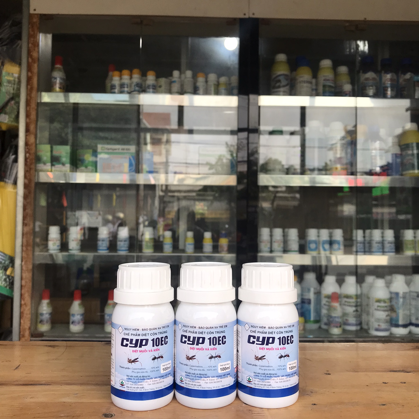 Thuốc diệt muỗi, kiến, gián CYP 10EC (Chai 100ml)