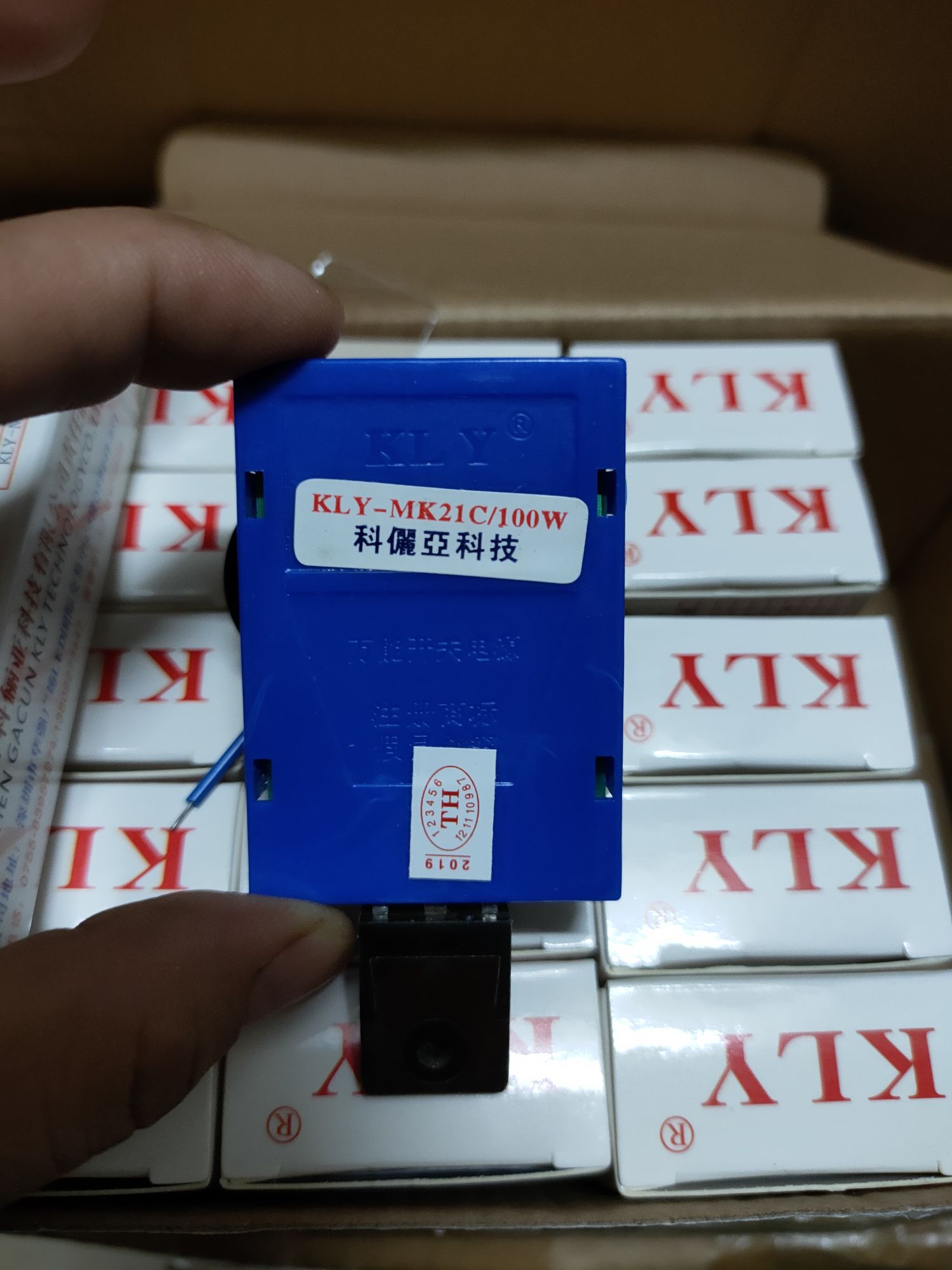 nguồn 21"3 dây