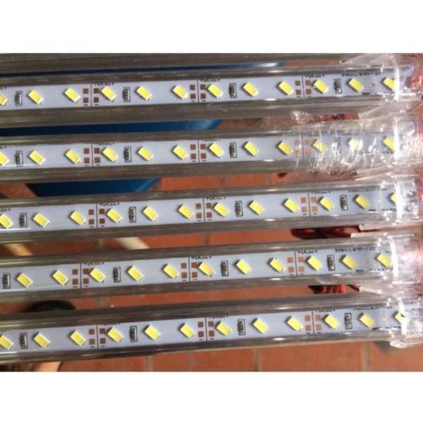 4 bóng Led Thanh 12v, 18w, 1m có máng, hộp.