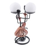 Bộ 2 nến thơm banh tròn MissCandle Ftramart (Trắng) và 1 chân nến sắt mỹ thuật hình cặp đôi khiêu vũ (đen)