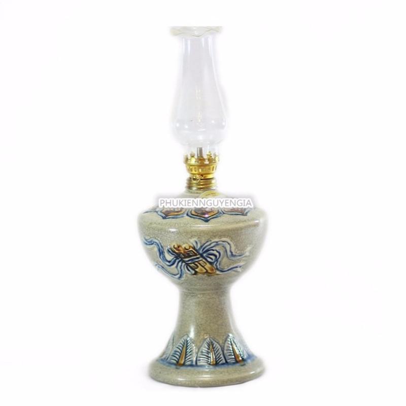 Đèn dầu sứ Bát Tràng cuốn thư nổi- men rạn cổ - cao 30 cm