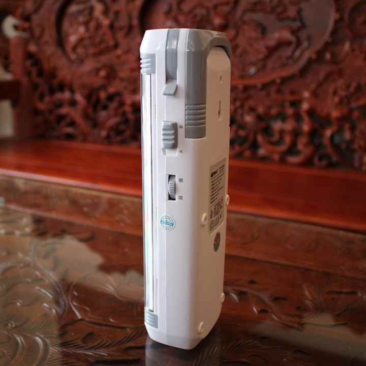 Đèn LED tích điện thông minh Suntek KM-7672 (Trắng)