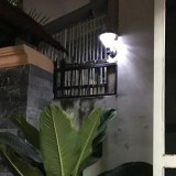 Đèn năng lượng mặt trời áp tường (Đen trắng)