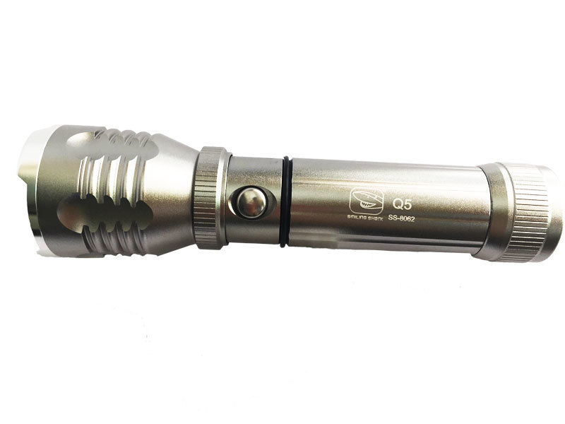 Đèn pin Shark Cree Zoom SS-8062 (Trắng)