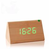 Đồng hồ gỗ hình tam giác có đèn LED (màu gỗ)