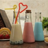 Ly thủy tinh tam giác dạng chai nhỏ nút bần 350ml
