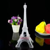 Mô hình tháp Eiffel đổi 7 màu