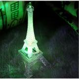 Mô hình tháp Eiffel đổi 7 màu