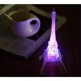 Mô hình tháp Eiffel đổi 7 màu