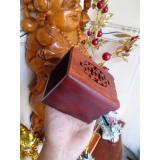 ỐNG ĐỰNG BÚT GỖ HƯƠNG LỌNG HOA VĂN (OB01)