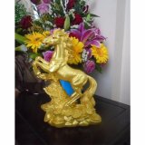 Tượng ngựa vàng bằng đá NDV16