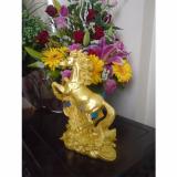 Tượng ngựa vàng bằng đá NDV16